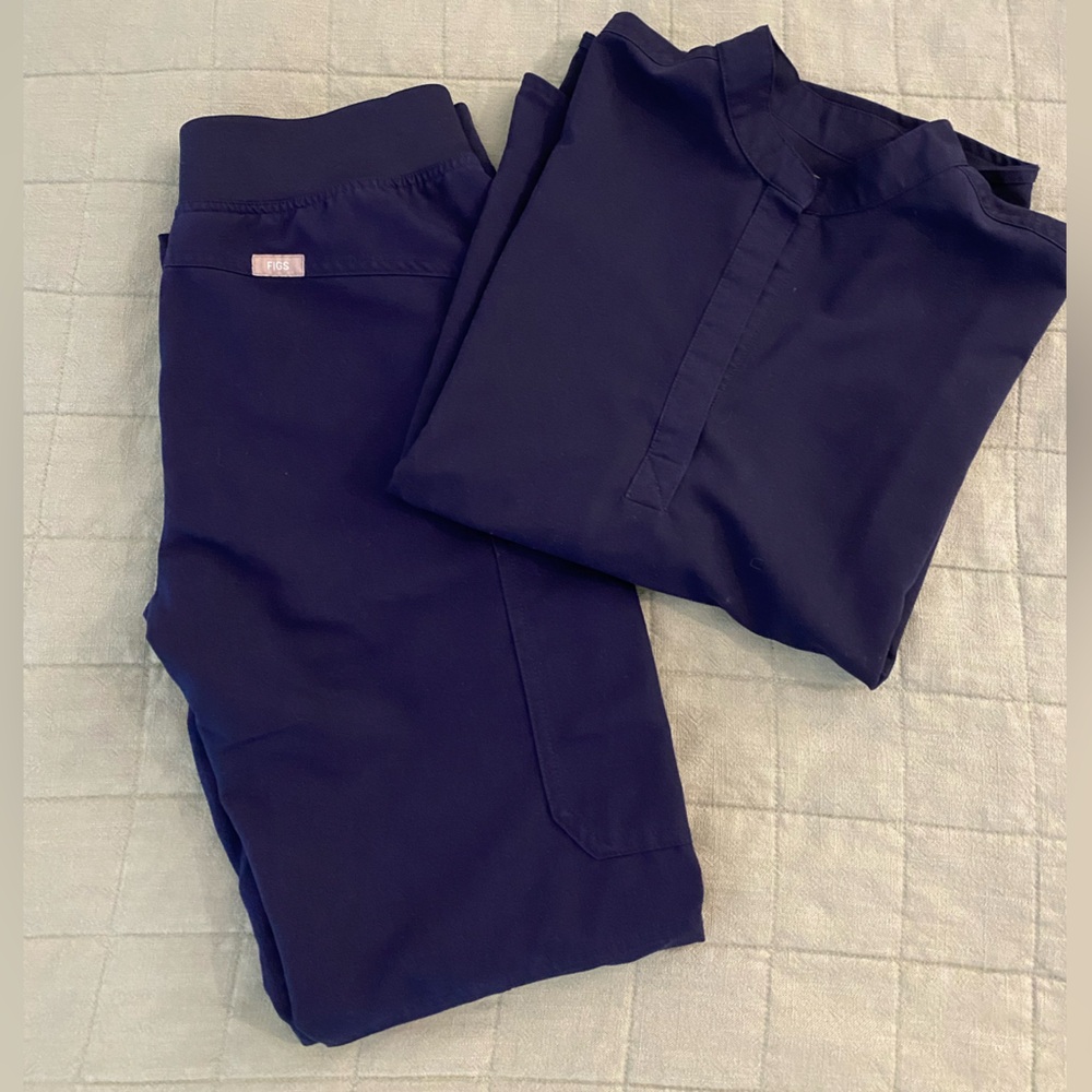 FIGS Scrub Set